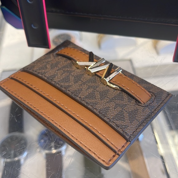 MICHAEL KORS
Reed Large Pebbled Leather Card Holder Case Wallet 
BROWN MK
NWT - Picture 10 of 16